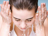 護膚常識：洗完臉后的護膚步驟介紹 每日護膚步驟詳解