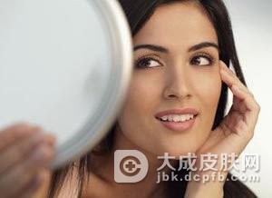 皮炎反复发作都是化妆品惹的祸
