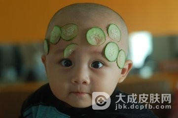 婴儿长痱子吃什么好