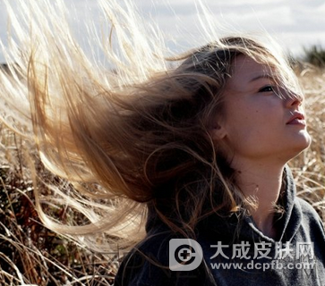 掉头发是怎么回事 蛋白质不足也能导致掉头发