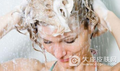 秋天季节性掉发增多 防脱发洗发水要慎用