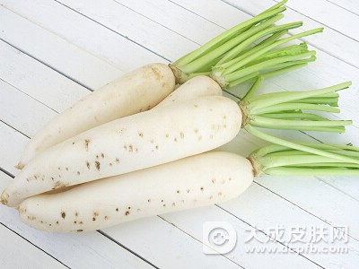 秋冬季皮肤干燥怎么办 吃三种补水菜
