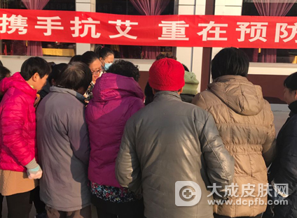 北京市北石槽镇组织干部群众学习艾滋病防控知识