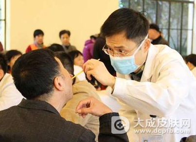 上海市举办2016年百名医学专家大型慈善义诊活动