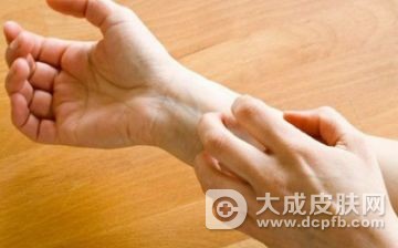 绿化带潜伏毛虫