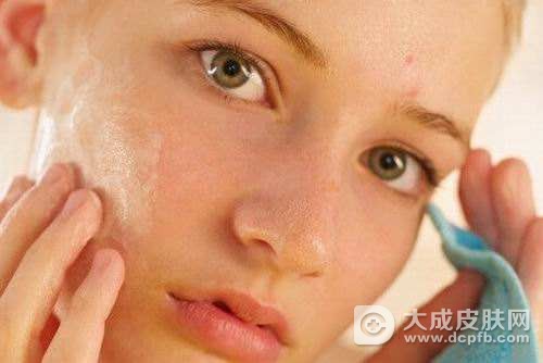 天生的油性皮肤该怎么样改善