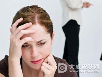 嘴唇上长水泡该怎么办