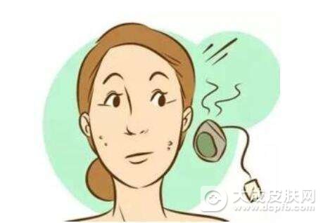 脸上