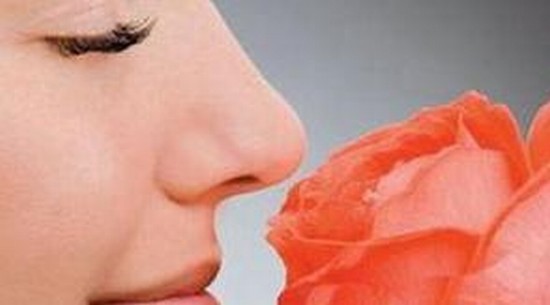 女性腋下有狐臭是怎样形成